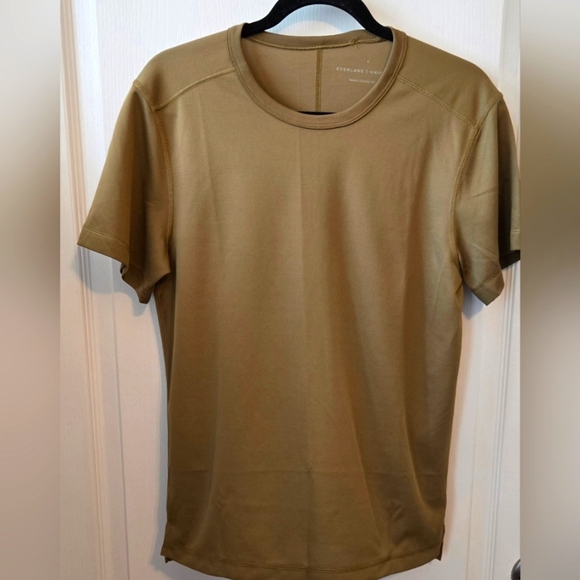 Everlane Uniform T Shirt Adult Mens Sz Small Gold Short Sleeve Performance - Picture 1 of 3